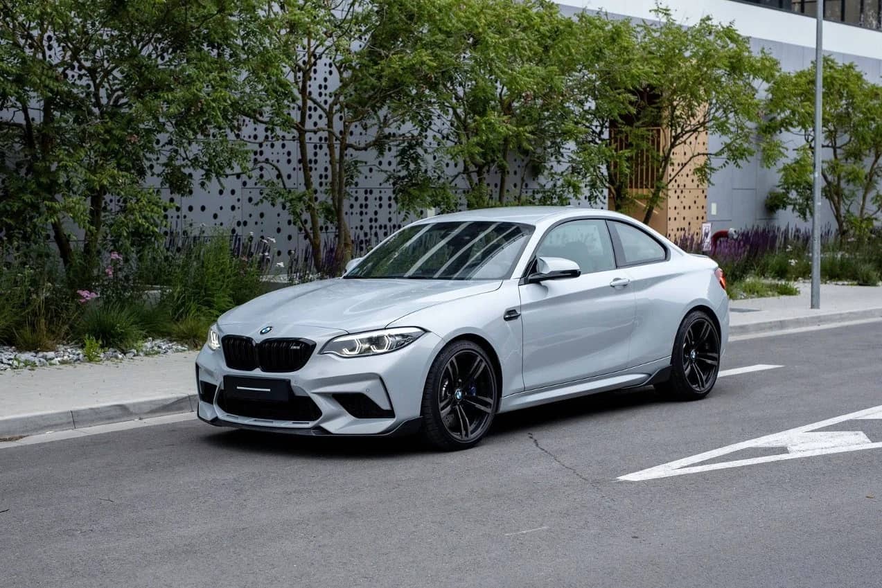 BMW M2 2019 - Kliknutím zobrazíte detail vozidla BMW M2 2019 petrol - Náhľad prémiového vozidla v BlackRent autopožičovni na Slovensku za 120,00€/deň
