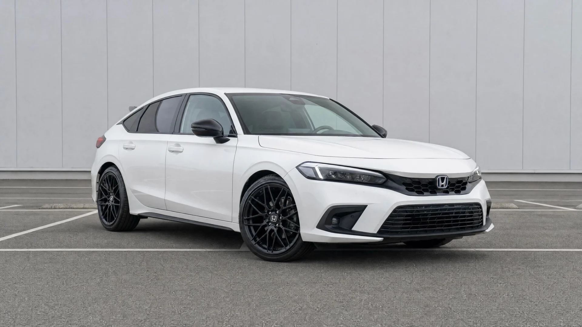 Honda CIVIC 2023 - Kliknutím zobrazíte detail vozidla Honda CIVIC 2023 hybrid - Prenájom prémiového vozidla v BlackRent autopožičovni na Slovensku za 40,00€/deň