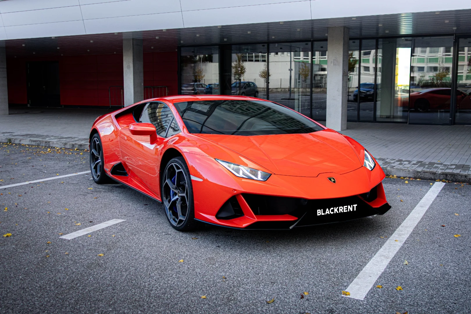 Lamborghini Huracan 2024 - Kliknutím zobrazíte detail vozidla Lamborghini Huracan 2024 petrol - Prenájom prémiového vozidla v BlackRent autopožičovni na Slovensku za 450,00€/deň