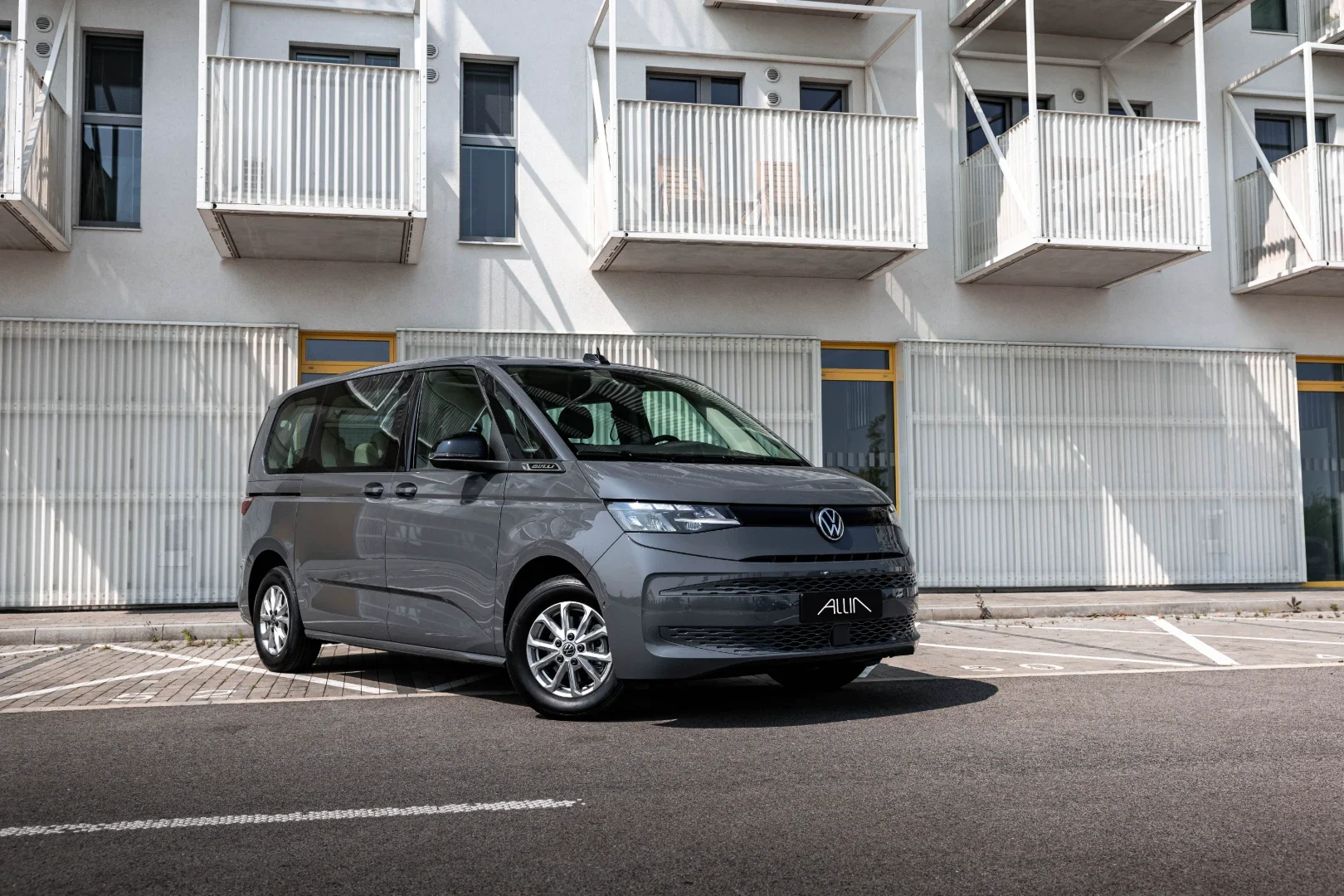 Volkswagen Multivan 2025 - Kliknutím zobrazíte detail vozidla Volkswagen Multivan 2025 diesel - Prenájom prémiového vozidla v BlackRent autopožičovni na Slovensku za 70,00€/deň