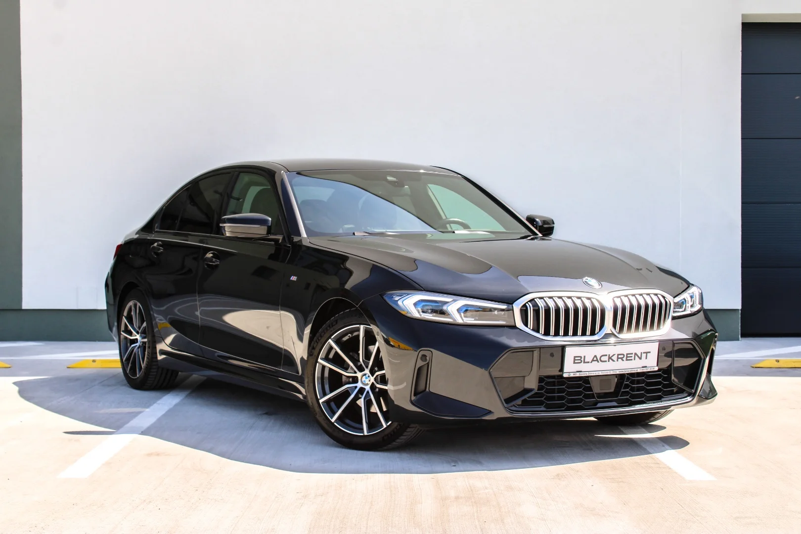 BMW 320i 2023 - Kliknutím zobrazíte detail vozidla BMW 320i 2023 petrol - Prenájom prémiového vozidla v BlackRent autopožičovni na Slovensku za 50,00€/deň