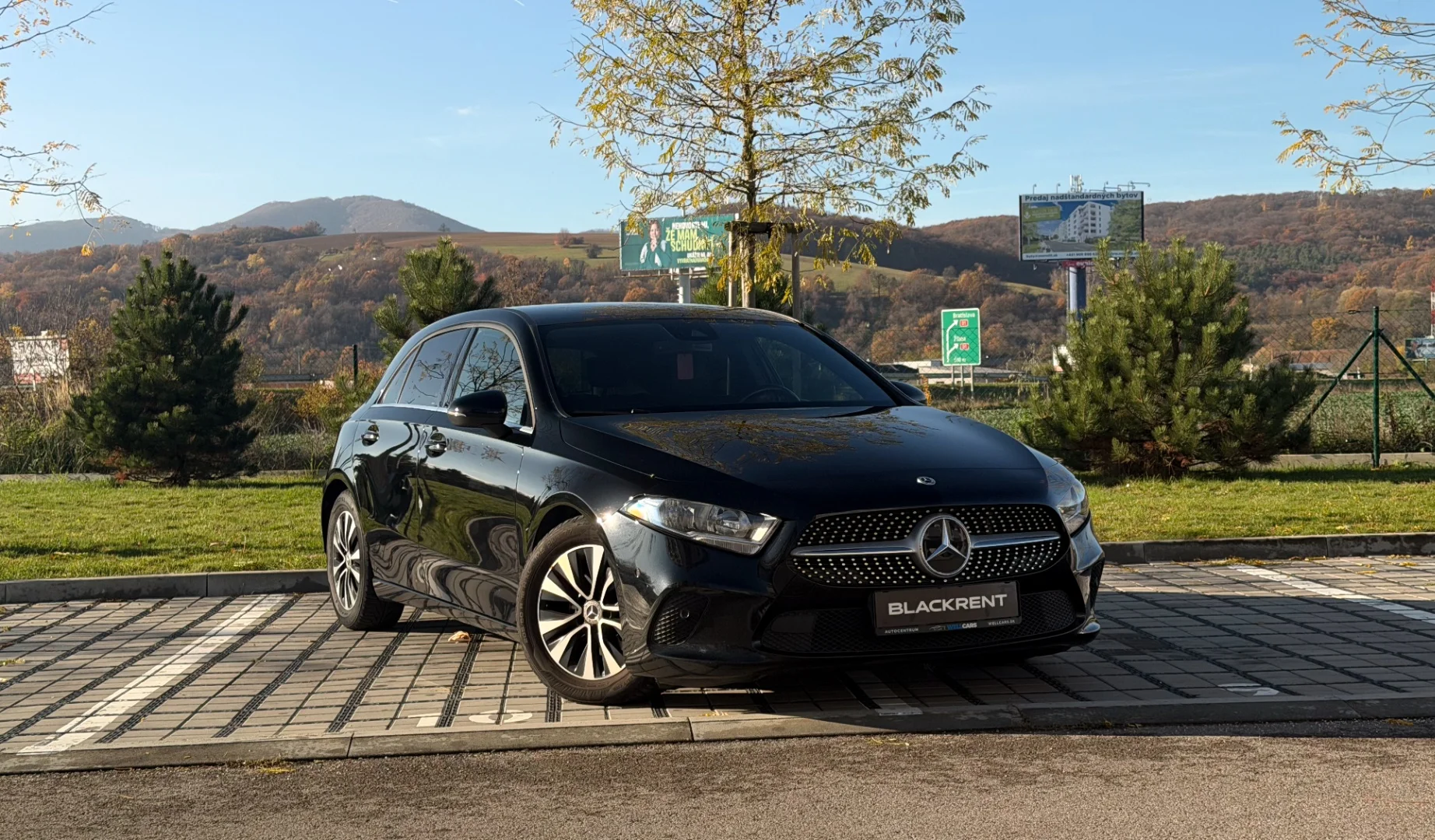 Mercedes-Benz A-Class 2020 - Kliknutím zobrazíte detail vozidla Mercedes-Benz A-Class 2020 diesel - Prenájom prémiového vozidla v BlackRent autopožičovni na Slovensku za 30,00€/deň