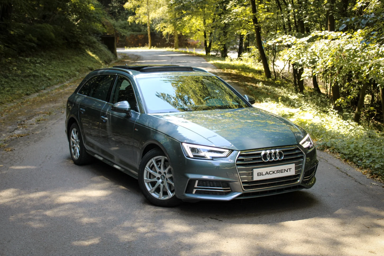 Audi A4 2015 - Kliknutím zobrazíte detail vozidla Audi A4 2015 diesel - Prenájom prémiového vozidla v BlackRent autopožičovni na Slovensku za 35,00€/deň